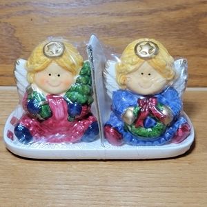 New Vintage Christmas Angels Salt and Pepper Shaker Set With Tray.